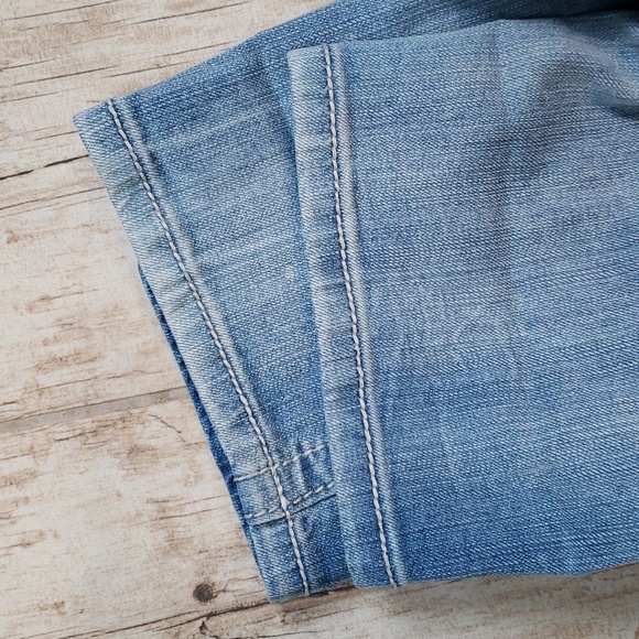 Miss Me Capri Boyfriend Jeans - Picture 3 of 7